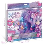 Oprawiony w spiralę "Szkicownik z Firiazem i Daliazem, kredkami, szablonami i naklejkami" przedstawia jednorożca i dziewczynę na fioletowej, kosmicznej okładce, z 80 szablonami, 10 kredkami, 250 naklejkami, przykładowymi grafikami i wymiarami oznaczonymi po bokach.