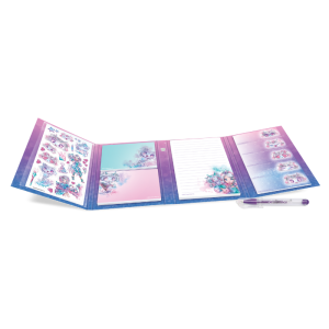 Otwarty zestaw Notes z długopisem żelowym i kartkami samoprzylepnymi z Estrelią zawiera naklejki z kotami i kwiatami, notatniki i fioletowy długopis, a wszystko to w pastelowej, akwarelowej teczce z kapryśnymi ilustracjami kotów.