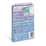 tył szkicownika z Isadorą do projektowania ubrań